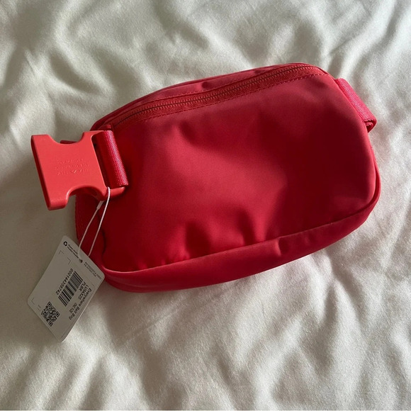 🆕 Lululemon Everywhere Belt Bag - Pale Raspberry - Picture 4 of 5